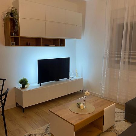 Urban Oasis Apartment Sajmiste Buitenkant foto