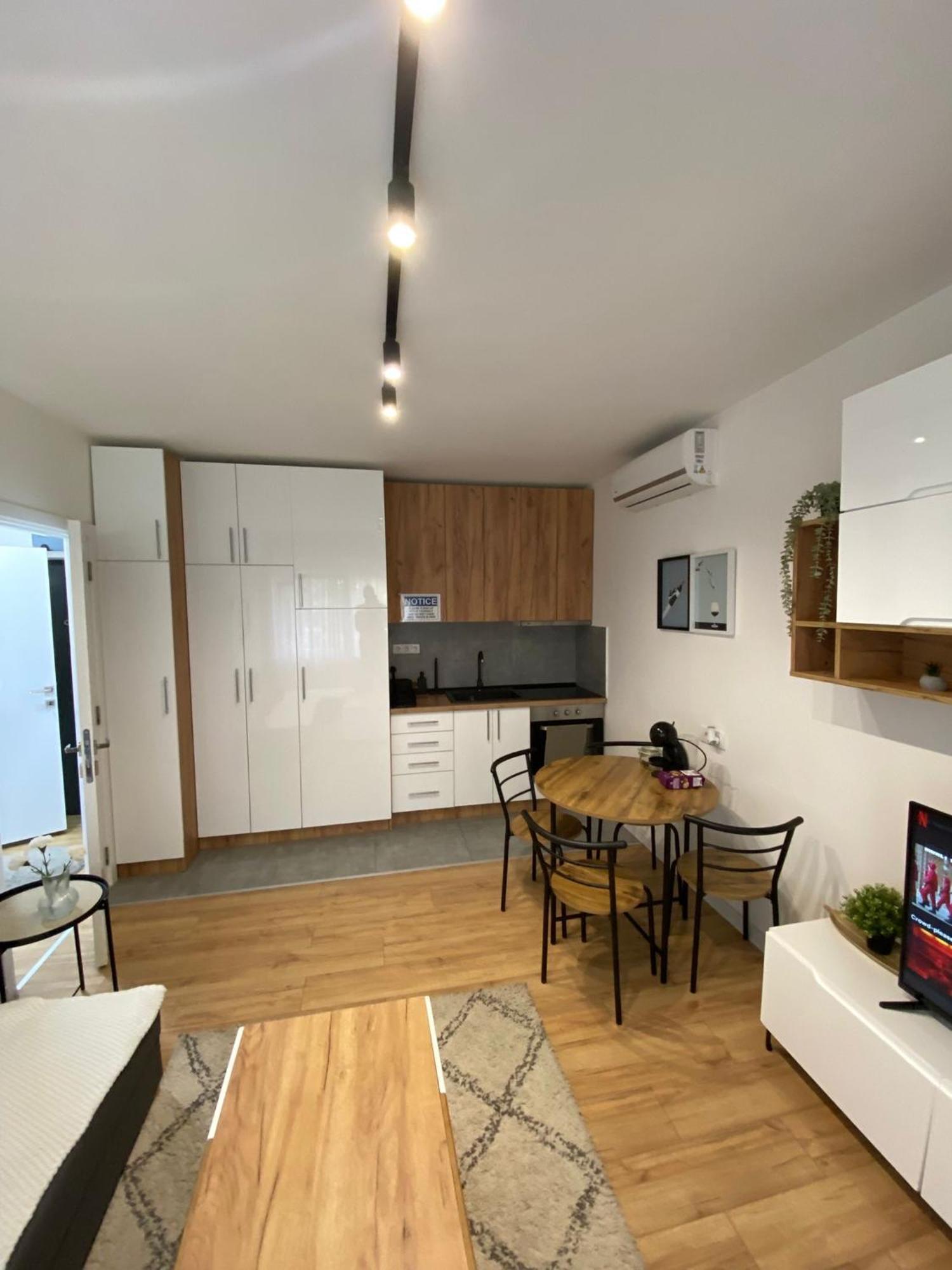 Urban Oasis Apartment Sajmiste Buitenkant foto